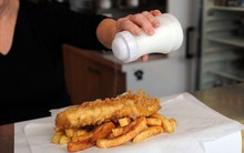 Đây là chất không thể thiếu khi nấu ăn nhưng nếu ăn nhiều có thể gây độc hại cho não, dẫn đến mất trí nhớ