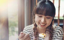 Hãy ăn ngay một hộp sữa chua hôm nay bởi khoa học vừa chứng minh, lợi khuẩn có thể giúp giảm trầm cảm và lo âu