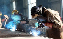 Kinh tế Trung Quốc xác xơ vì thương chiến, hàng loạt chỉ số chạm đáy