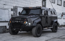 Choáng ngợp trước độ "xịn xò" của xe SUV bọc thép dành cho nhà giàu: "Pháo đài di động" với khả năng chống đạn tương đương xe của đội đặc nhiệm SWAT!