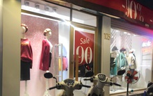 Chưa đến Black Friday, hàng loạt cửa hàng đã treo biển giảm giá cao nhất lên đến 90%