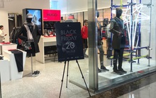 Black Friday 2019: Nơi xếp hàng dài chờ thành toán, nơi đìu hiu không một bóng người