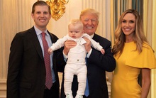 Cháu út của Tổng thống Trump gây sốt trên mạng với vẻ ngoài và thần thái không thể xem thường được