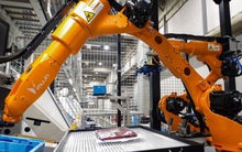 Uniqlo vận hành robot phân loại, đóng gói, gập quần áo để thay thế toàn bộ con người ở nhà kho