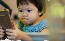 Trẻ nhỏ nghiện smartphone sẽ phải đối mặt với nguy cơ mắc ung thư não cao gấp 5 lần và hàng loạt căn bệnh nguy hiểm khác