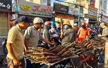 TPHCM: Đổ xô mua cá lóc nướng ngày vía Thần Tài