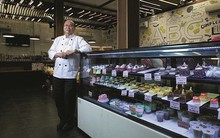 Từ việc vợ chồng nhà Trung Nguyên đưa nhau ra toà, nhìn lại câu chuyện của Đức Phát: Chồng lo sản xuất, vợ quản lý chi tiêu, đồng cam cộng khổ 20 năm lại chia ly đôi người đôi ngả