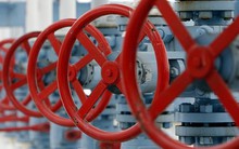 OPEC tiếp tục cắt giảm sản lượng, giá dầu thô lên cao nhất 4 tháng