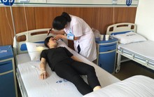 Cô gái trẻ bị mù một bên mắt và lời cảnh tỉnh cho những ai "không muốn rời mắt khỏi màn hình điện thoại"