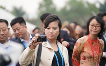 Nữ ca sĩ quyền lực nhất Triều Tiên nếm thử ớt sạch tại Hải Phòng