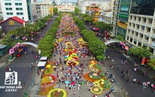 Chào đón ngày đầu năm Kỷ Hợi, người Sài Gòn háo hức đến đường hoa Nguyễn Huệ