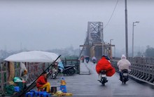 Gió mùa Đông Bắc tràn về, Hà Nội mưa rét