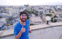 Mặc cha mẹ "kêu gào" vì không nghề nghiệp ổn định, chàng blogger kiêm golfer trẻ tuổi này vẫn kiếm hơn 154.000 USD/năm chỉ nhờ đi phượt đó đây