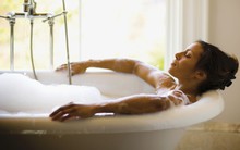 Đi làm về mệt mỏi cũng đừng vội vã tắm nhanh: Chỉ 15 phút "thiền tắm" nhưng mang lại hiệu quả cực kỳ thư giãn, bạn đã thử qua chưa?