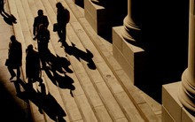 Mối đe doạ lớn đối với hệ thống tài chính toàn cầu: Ngân hàng bóng tối đã trở thành một ngành có giá trị 52 nghìn tỷ USD