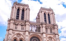 Trước khi sụp đổ một phần vì vụ cháy chấn động, Nhà thờ Đức Bà ở Paris từng là biểu tượng bình yên của cả nước Pháp