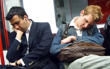 7 thói quen tai hại sau khi ngủ dậy mà chỉ 1 phút sai cũng biến cả ngày của bạn thành "ác mộng": Đa số chúng ta đều đang mắc phải mà không biết!