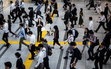 Chính phủ cho nghỉ lễ tới 10 ngày, tại sao người Nhật không vui?