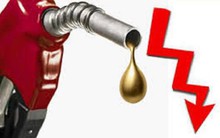 Dầu rớt giá thảm hại gần 6% do căng thẳng Mỹ- Trung