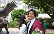 Mẹ thần đồng Đỗ Nhật Nam nhắn nhủ con trai nhân ngày tốt nghiệp: Ai cũng nhất định nên có câu chuyện để kể về đời mình, dù vui hay buồn, thành công hay thất bại để cuộc đời không trôi đi nhạt nhẽo