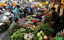 Mớ rau, con cá, cuốc xe ôm đều tăng giá, chỉ có trứng là không