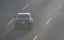 Ô tô con lùi trên cao tốc Hà Nội – Hải Phòng khiến xe bồn loạng choạng