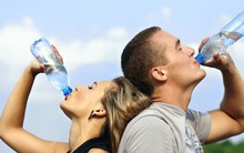 Uống đủ nước mỗi ngày phòng ngừa được 5 bệnh: Ngày hè bạn càng phải lưu ý