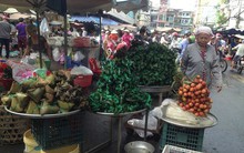 'Lá xông, bánh ú nước tro' đắt hàng trước tết Đoan Ngọ