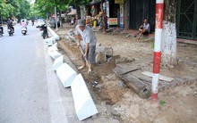 Hà Nội: Xuất hiện tuyến phố chỉ lát một bên ... vỉa hè
