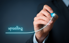 Chuyện cuối tuần: Upselling - Nghệ thuật "dụ dỗ" khách hàng không thể bỏ quên