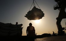 Kinh tế Trung Quốc mất đà, tỷ lệ nợ cũng tăng vọt