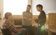 8 kiểu nói người khôn ngoan luôn tránh lỡ lời bằng mọi giá, chỉ có kẻ xuẩn ngốc biến chúng thành câu “cửa miệng”