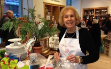 Biến ước mơ trở thành hiện thực ở độ tuổi xế chiều: Bí quyết thành công đằng sau tiệm bánh OperaNuts của người phụ nữ này khiến ai cũng nể phục