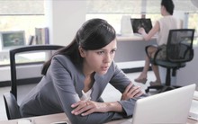 Dân văn phòng thường chủ quan với bệnh này, nhưng đâu biết nó có thể gây tai biến và liệt dây thần kinh