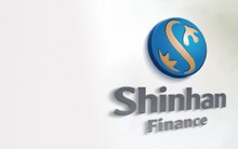 Ngân hàng ngoại gia tăng sức ép