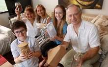 Sau 3 tháng tập sống 'không nhựa', gia đình này đã làm nên điều bất ngờ không tưởng: Toàn những lợi ích bất ngờ từ cuộc sống xanh!