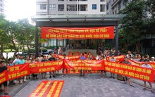 Chuyện hy hữu tại chung cư Goldmark City: Phải đóng đủ phí dịch vụ mới được nhận sổ hồng?