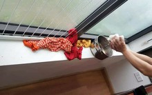 Hà Nội: Ngày mưa bão, đến dân chung cư cũng ngao ngán 'chống ngập' giữa lưng trời