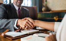 Chỉ người khôn ngoan mới biết tận dụng quan hệ để thăng tiến: Thuộc lòng 6 quy tắc sinh tồn nơi công sở này, tiền vào như nước, lại được tiếng thơm!