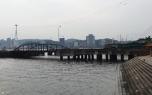 Cảng trăm tỉ Vinashin Hòn Gai nham nhở cột bê tông, thành nơi... câu cá