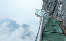 Như một trò đùa: cầu kính gần Sa Pa được hô hào khai trương vào 2/9, sát ngày lại hoãn và đây là những hình ảnh thực tế gây bất ngờ