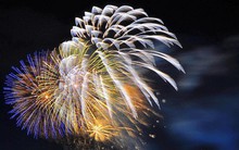 Nhìn lại những khoảnh khắc pháo hoa rực rỡ trời đêm, Sài Gòn hân hoan đón chào năm mới 2019