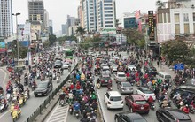 Ảnh: Đường phố Hà Nội ùn tắc trong ngày đi làm đầu tiên của năm 2019
