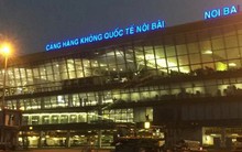 Cảng vụ hàng không miền Bắc nói về thông tin "xe biển xanh đón người nhà lãnh đạo ở cầu thang máy bay"