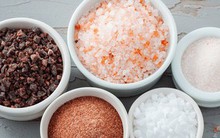 Ăn muối sao cho đúng khoa học, tránh gây bệnh: 7 điều bạn cần biết trước khi mở lọ gia vị