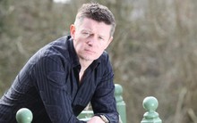 Sau 20 năm tần tảo nuôi 3 đứa con lớn khôn cùng vợ, triệu phú bất ngờ phát hiện mình vô sinh