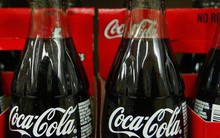 Đây là lý do khiến Coca-cola đóng chai thủy tinh chuẩn vị hơn hẳn lon nhôm hoặc chai nhựa