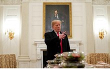 Cận cảnh bữa tiệc đồ ăn nhanh ở Nhà Trắng khi chính phủ Mỹ đóng cửa