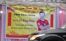Gia đình tiền vệ Hùng Dũng dựng rạp, nấu cỗ để cổ vũ đội tuyển Việt Nam trước trận tứ kết