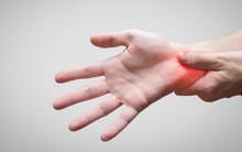 Nghe thì tưởng không liên quan nhưng đây lại là những triệu chứng cho thấy xương của bạn đang có vấn đề